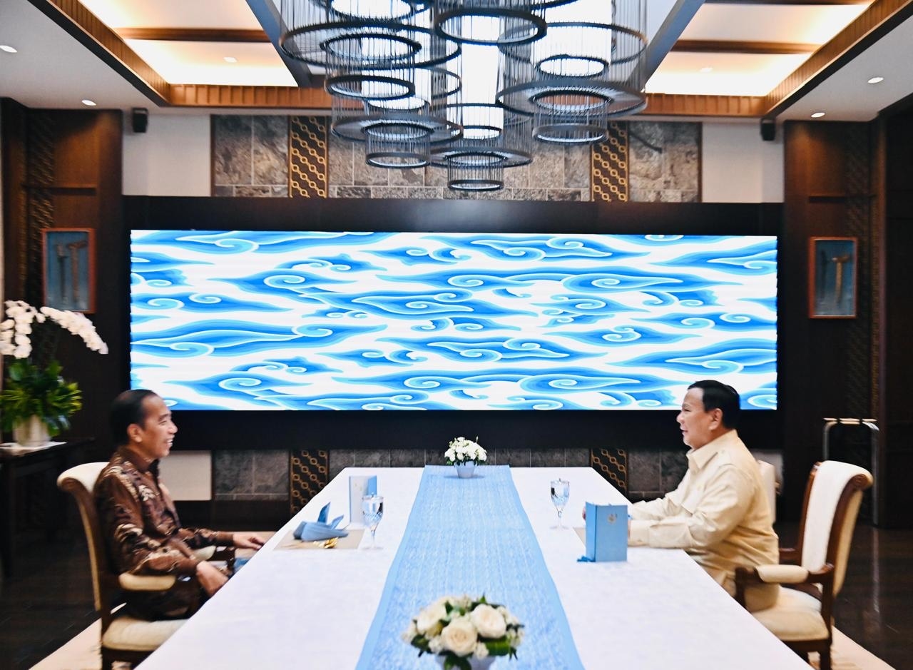 Momen Hangat Prabowo Buka Puasa Bersama Jokowi di Istana Negara