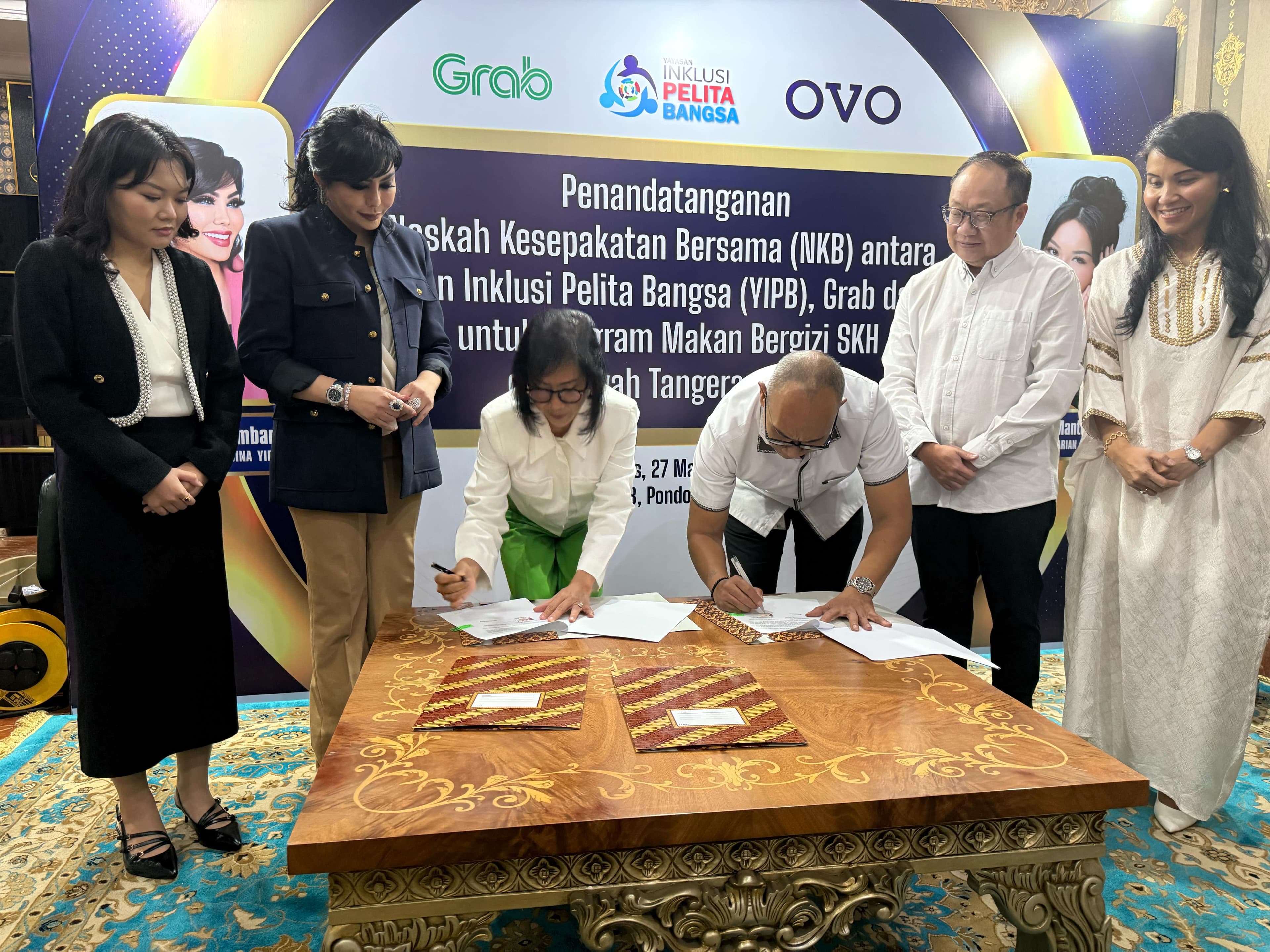 YIPB, Grab, dan OVO Sediakan Makanan Bergizi untuk Sekolah Khusus di Tangerang Raya
