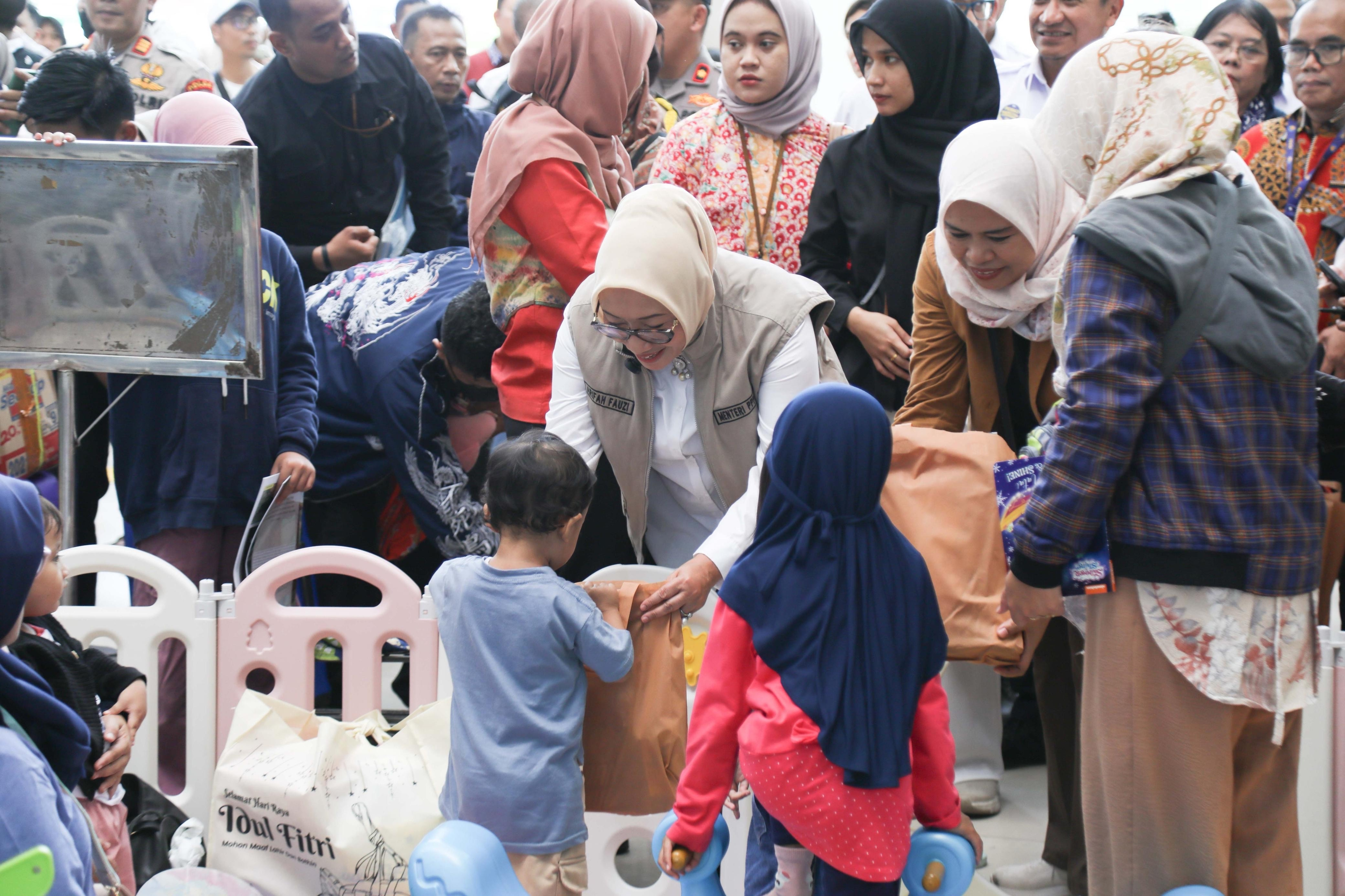 Menteri PPPA Pastikan Fasilitas Mudik di Stasiun Ramah Perempuan dan Anak