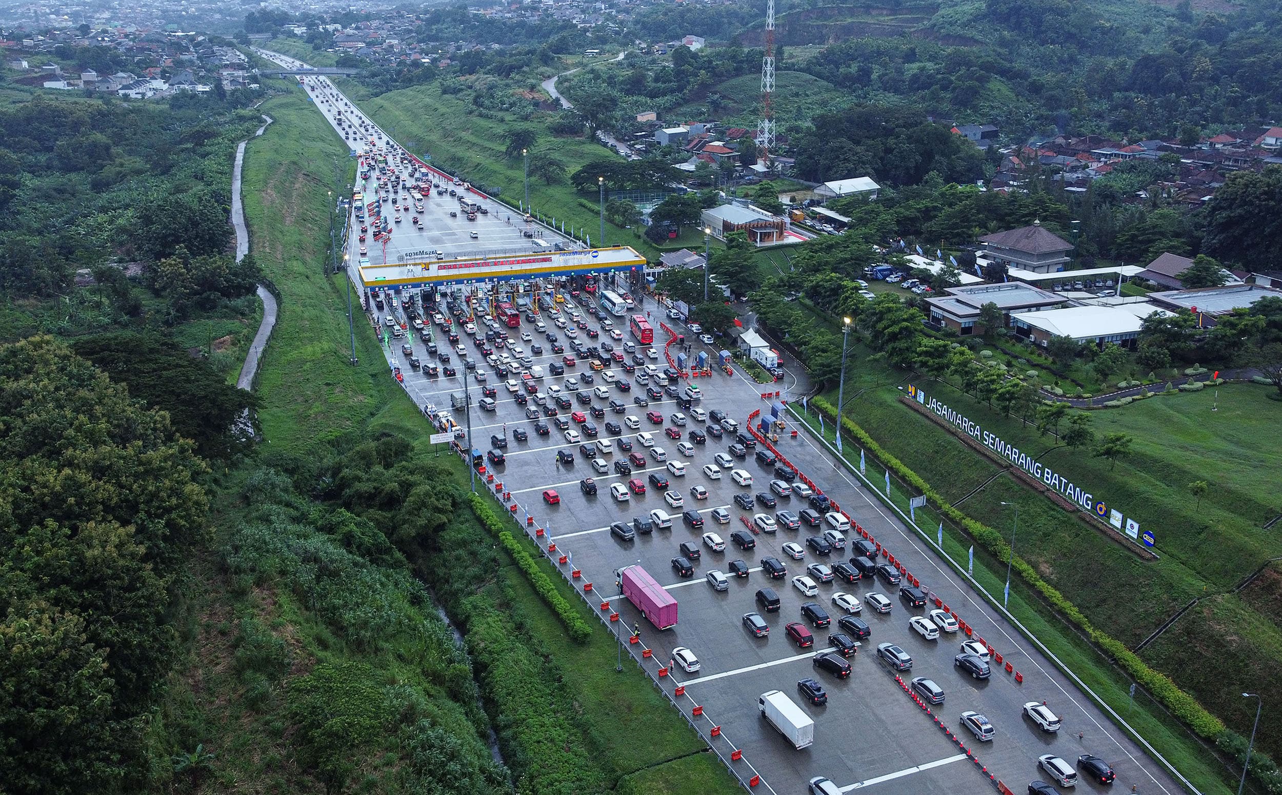 Masalah Saldo e-Toll dan Istirahat di Bahu Jalan Jadi Biang Kerok Kemacetan Arus Mudik Lebaran 2025