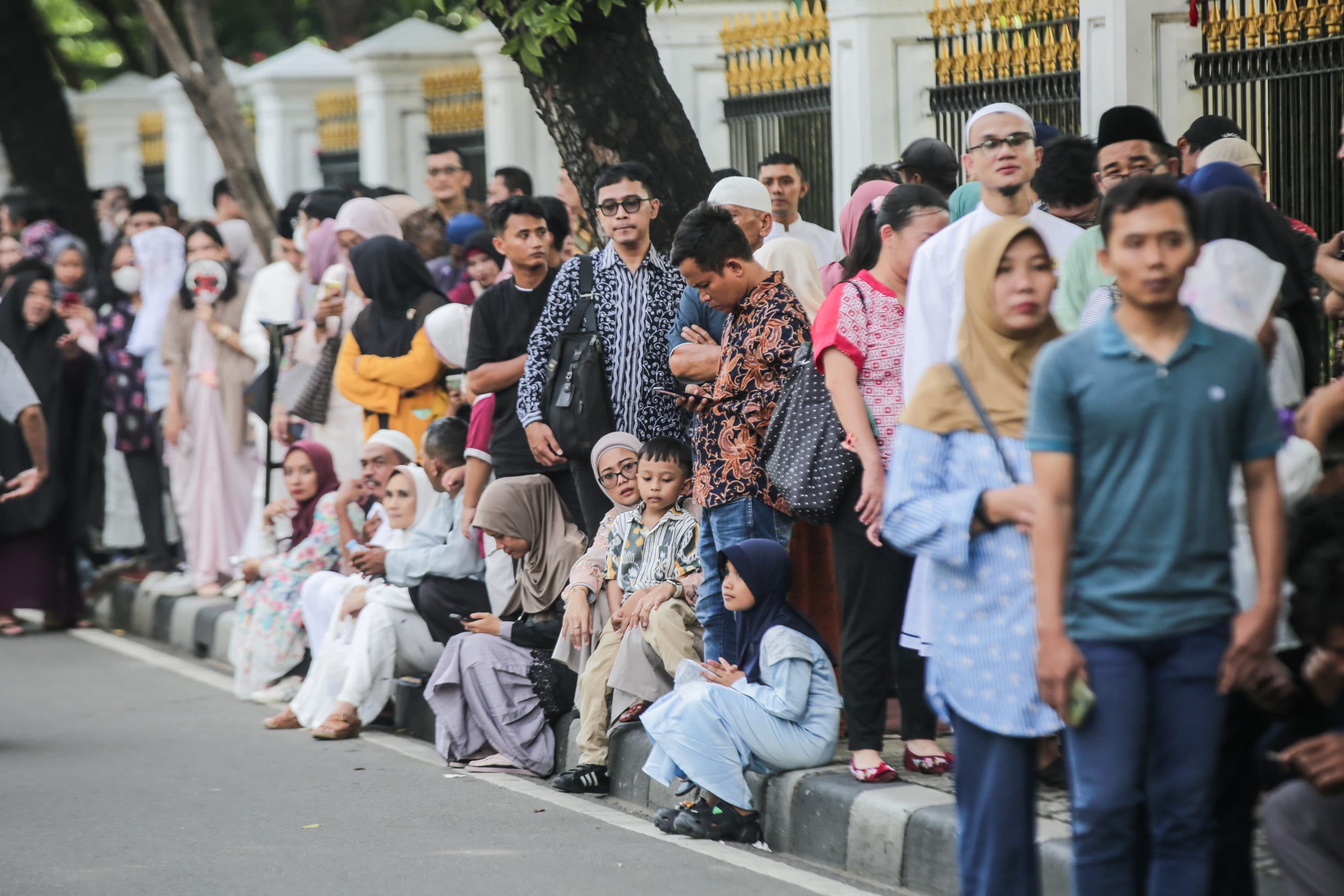 Antusiasme Warga Sambut Prabowo di Salat Id dan Open House Jadi Bukti Kecintaan Rakyat