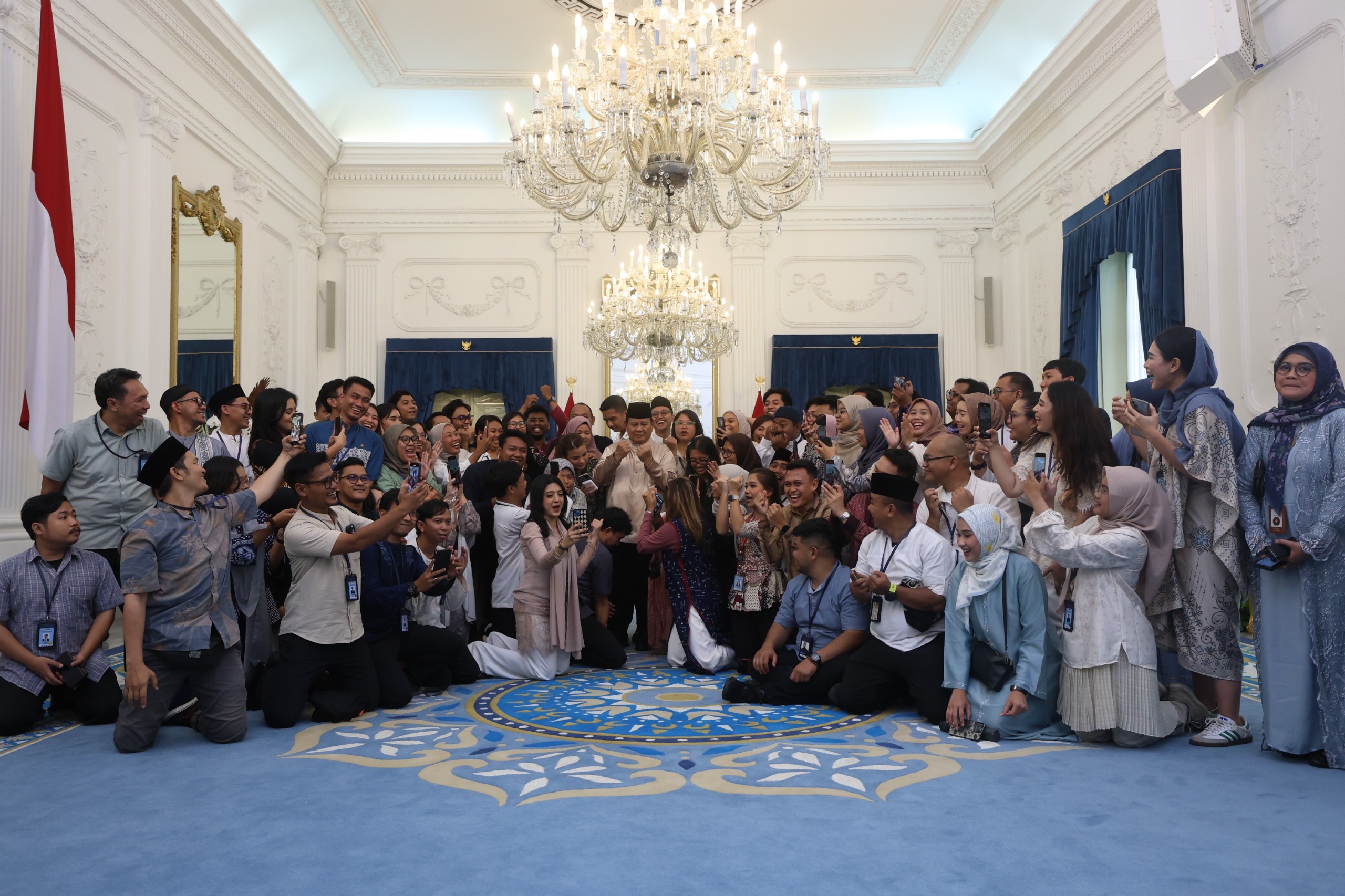 Yang Berbeda dari Open House Lebaran Perdana Prabowo di Istana, Ada Senyum Sopir Ojol Sampai Kikuk Velocity