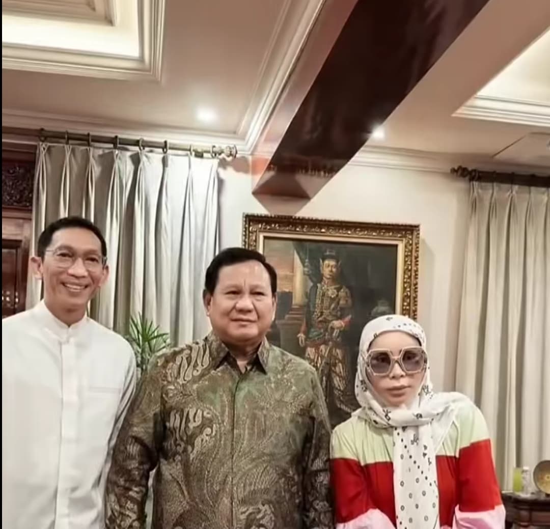 Bentuk Wajah Melly Goeslaw Jauh Beda, Netizen: Kenapa Ya?