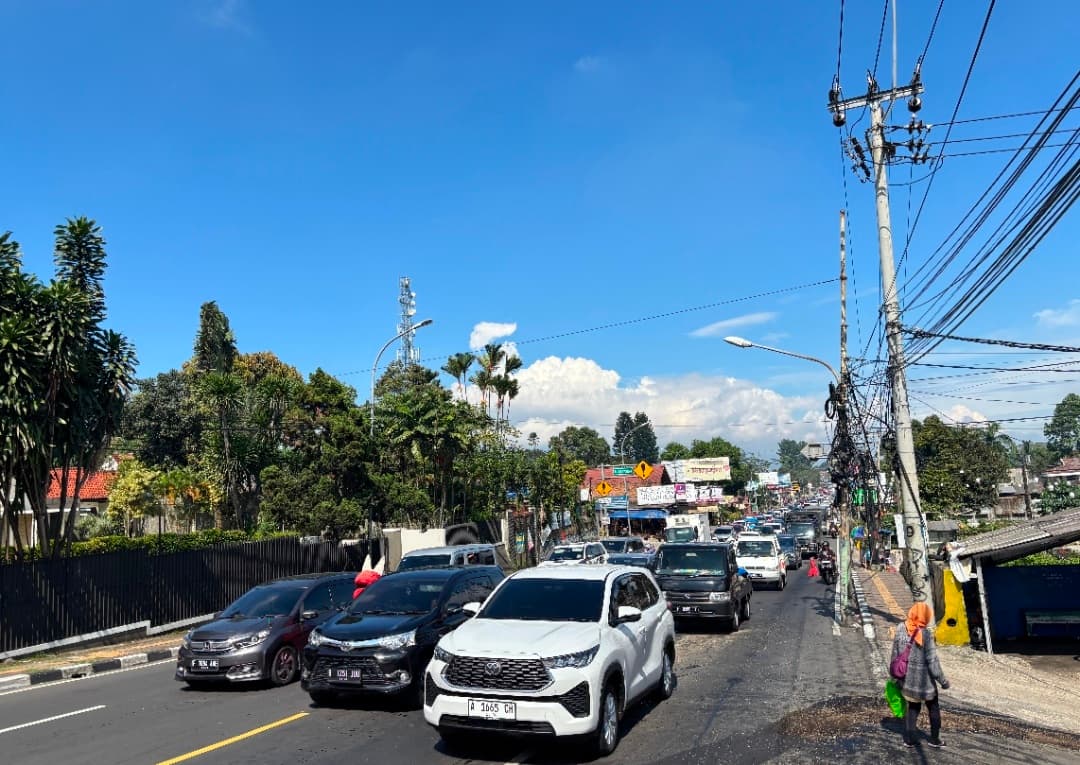 39 Ribu Kendaraan Melintasi Puncak Bogor Pagi Ini, Polisi Berlakukan One Way