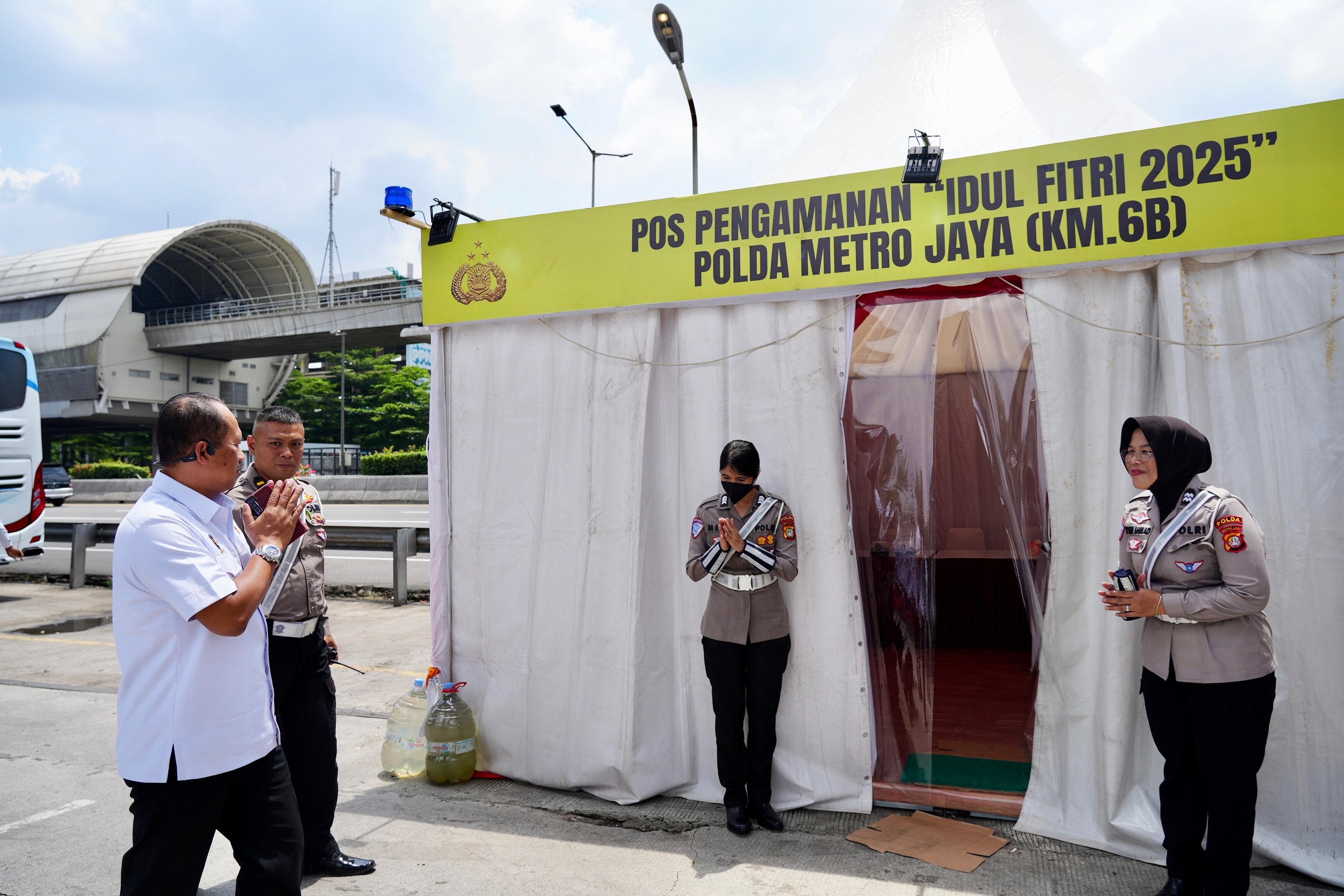 Kemenko Polkam Tinjau Titik Simpul Mudik, Pastikan Arus Balik Aman dan Lancar