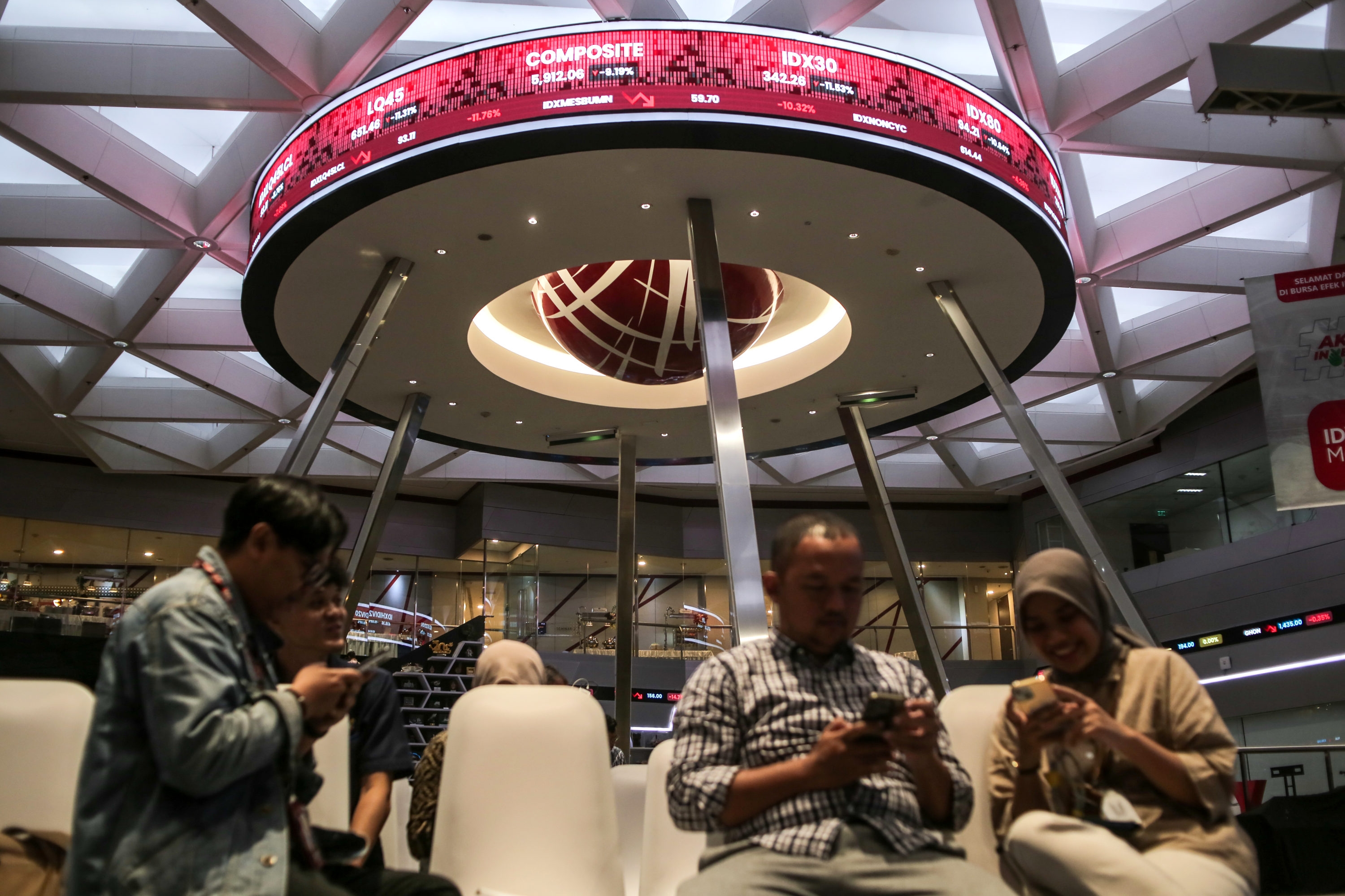 Saham Emiten Bahan Baku Percetakan Ini Tembus ARA