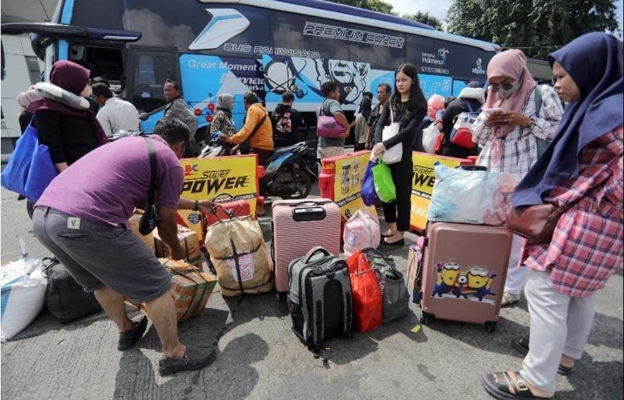 Easybook.com, Solusi Arus Balik Lebaran 2025 yang Murah dan Tanpa Antre