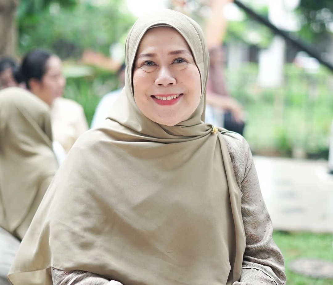 Mata Kanannya Buta, Dewi Yull Tolak Lakukan Operasi Lasik