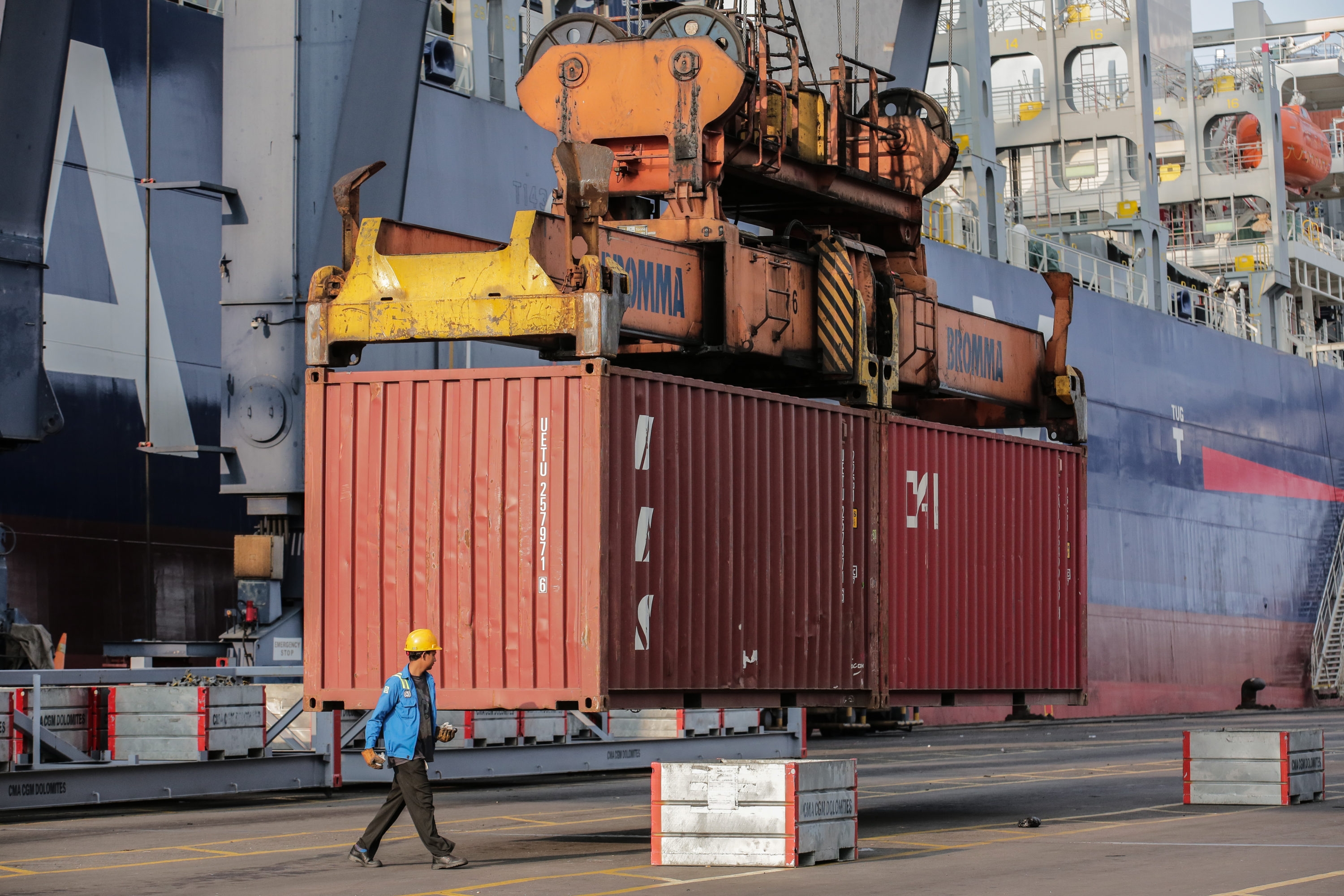 Impor AS Anjlok Hingga 20 Persen, Tarif Trump Jadi Pemicu Gejolak Rantai Pasok