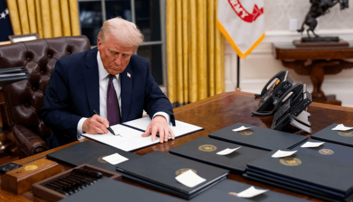 The Fed Beberkan Dua Skenario Dampak Tarif Trump ke Ekonomi AS