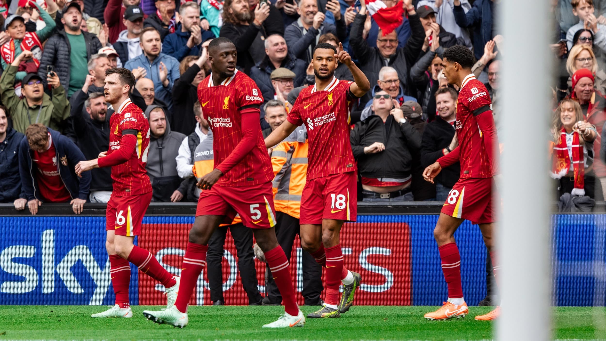 Hasil dan Klasemen Liga Inggris: Liverpool Makin Dekat ke Gelar Juara, MU Kian Terpuruk