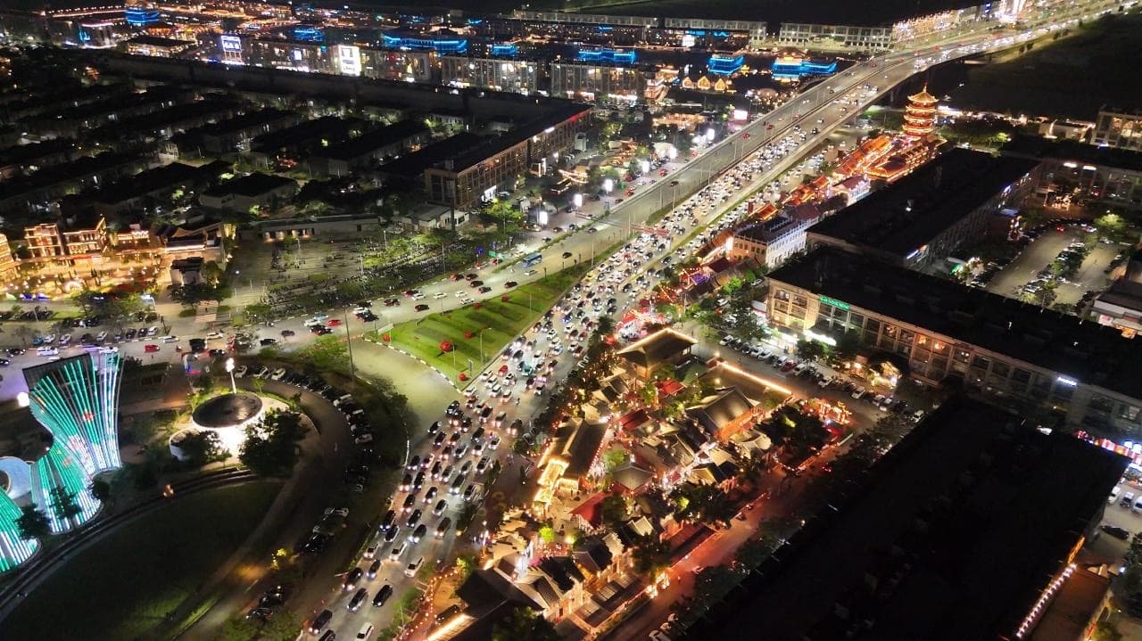 Luar Biasa! Begini Ramainya PIK2 Saat Libur Lebaran 2025