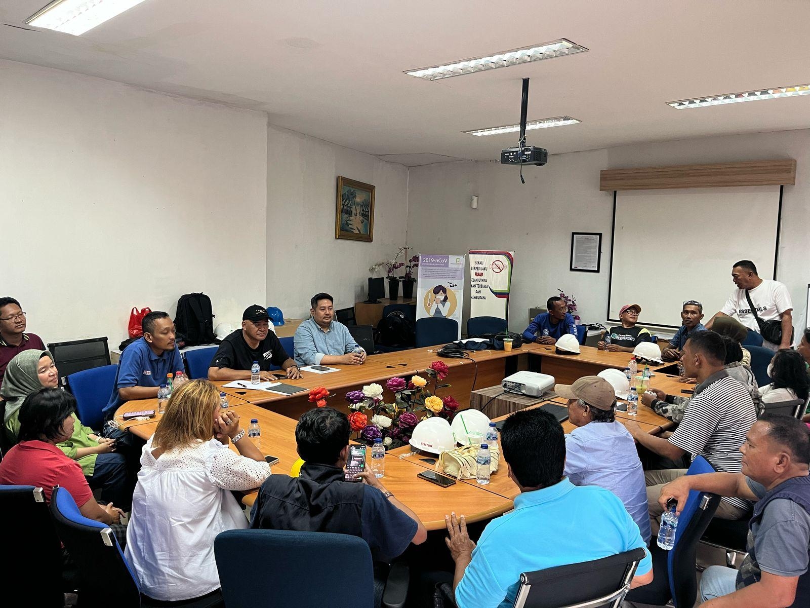 Tunaikan Aspirasi Warga, Elnusa Petrofin Bersihkan Area Dekat Pemukiman