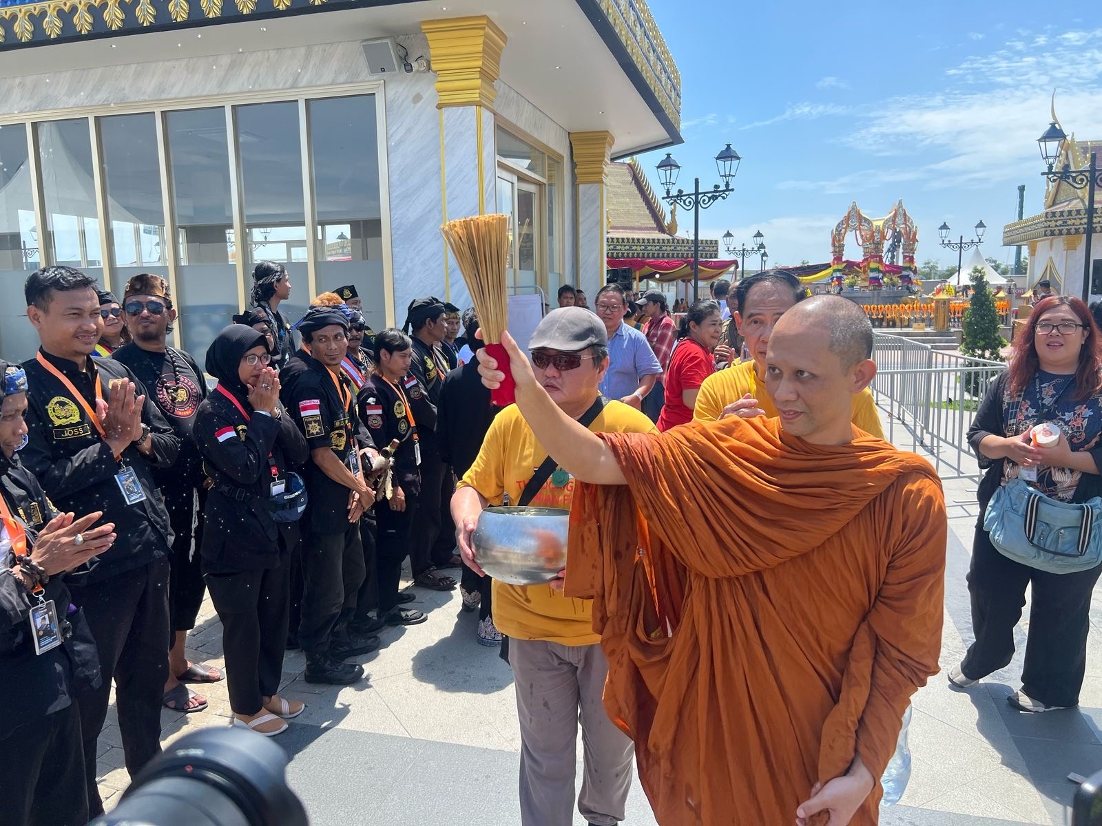 Thudong di PIK2: Ribuan Umat Tersentuh, Damainya Menyusup hingga ke Relung Hati