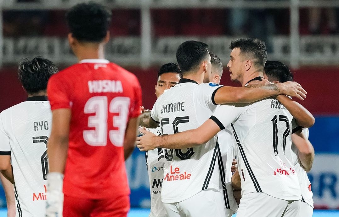 Persija Jakarta Kembali ke 4 Besar, Carlos Pena Sebut Pemainnya Tunjukkan Mental Pejuang