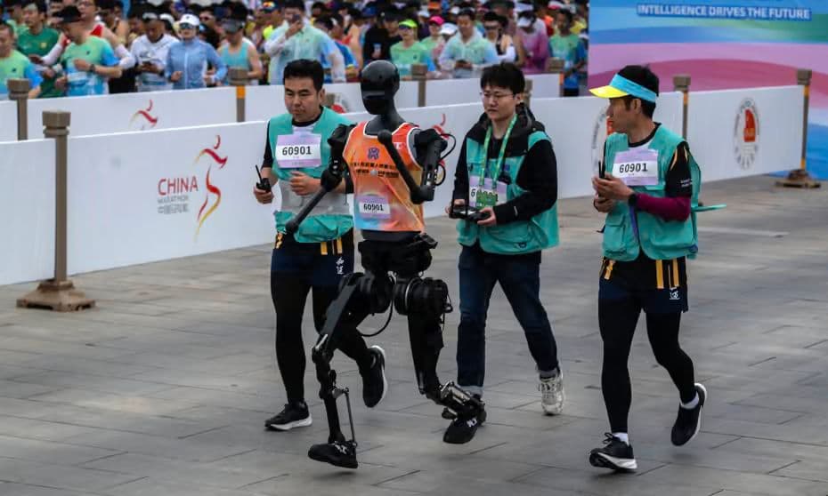Penampilan Perdana di Maraton, Robot Humanoid Ikut Lomba Lari Bareng Manusia di Beijing