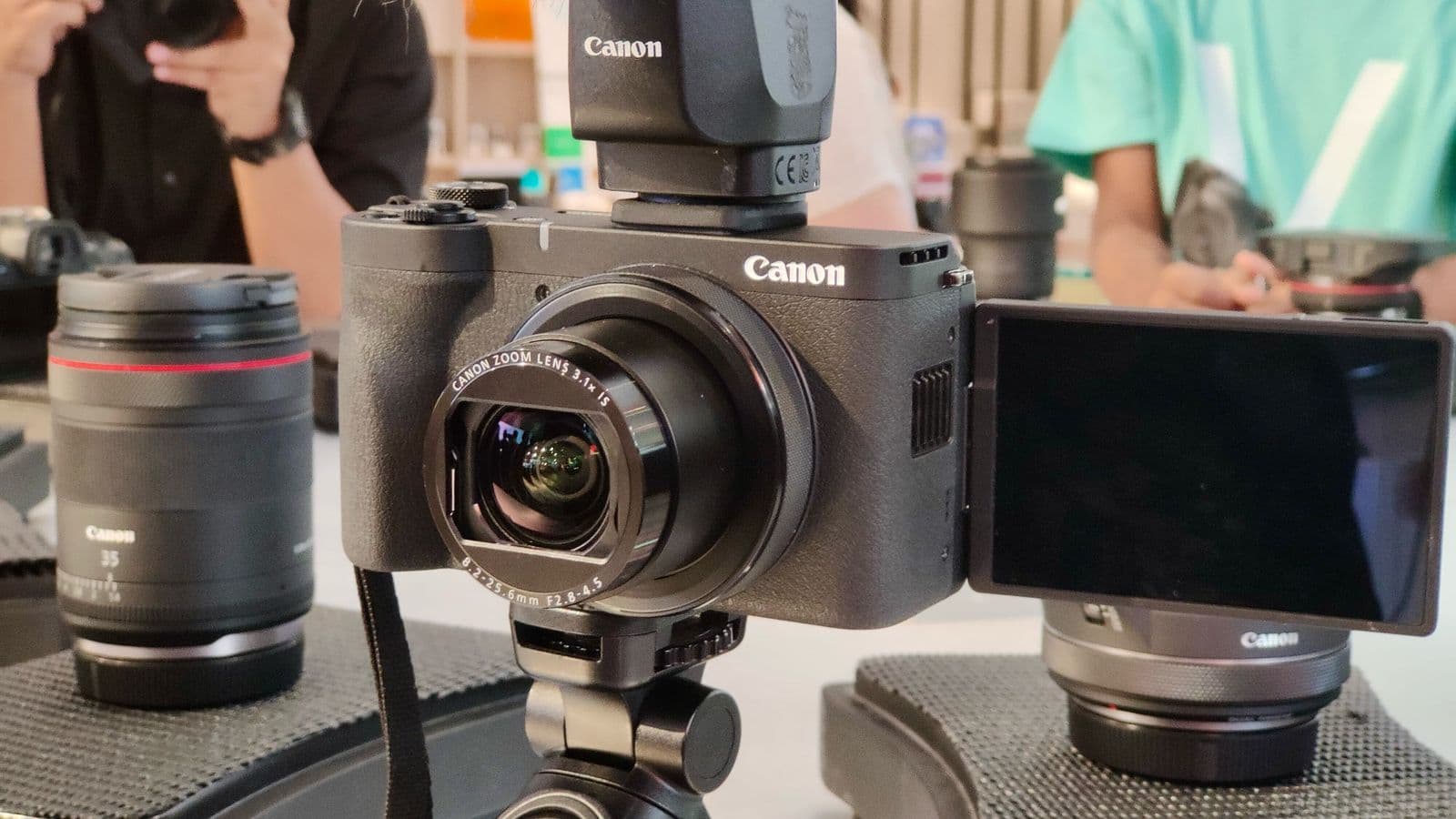 Canon Rilis Kamera dan Lensa Baru untuk Kreator Konten di Indonesia