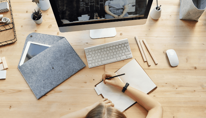 Who, Whom atau Whose? Panduan Anti-Bingung Buat Kamu yang Belajar Bahasa Inggris