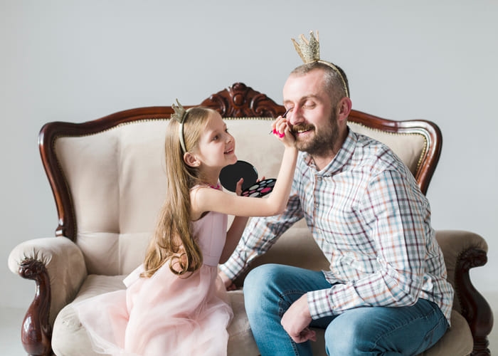 Kenapa Ayah Lebih Sayang kepada Anak Perempuan? Inilah Penjelasan Psikologi yang Akurat