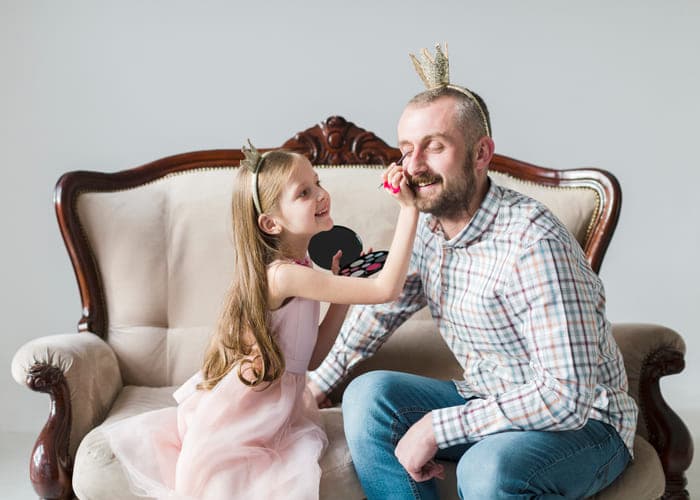 Kenapa Ayah Lebih Sayang kepada Anak Perempuan? Inilah Penjelasan Psikologi yang Akurat