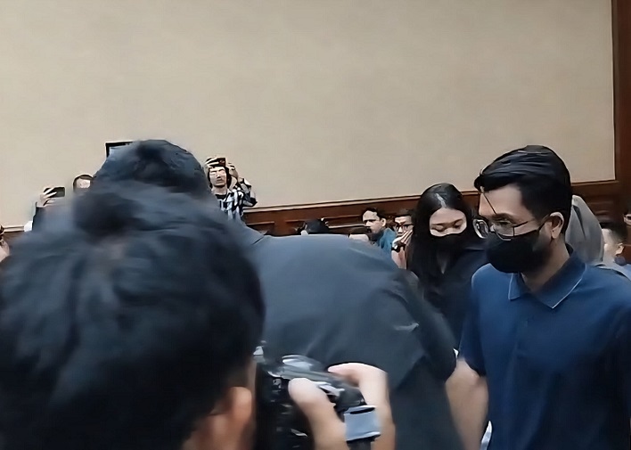 Jaksa Hadirkan Anak Zarof Ricar, Ronny Bara Pratama dan Istrinya Dian Agustini ke Depan Hakim