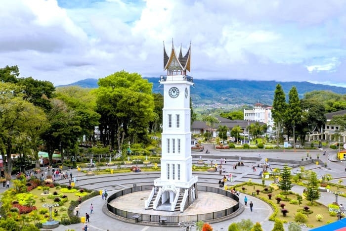 Ketika Jam Gadang Bukittinggi Kembali Bersinar Berkat Sentuhan Nippon Paint