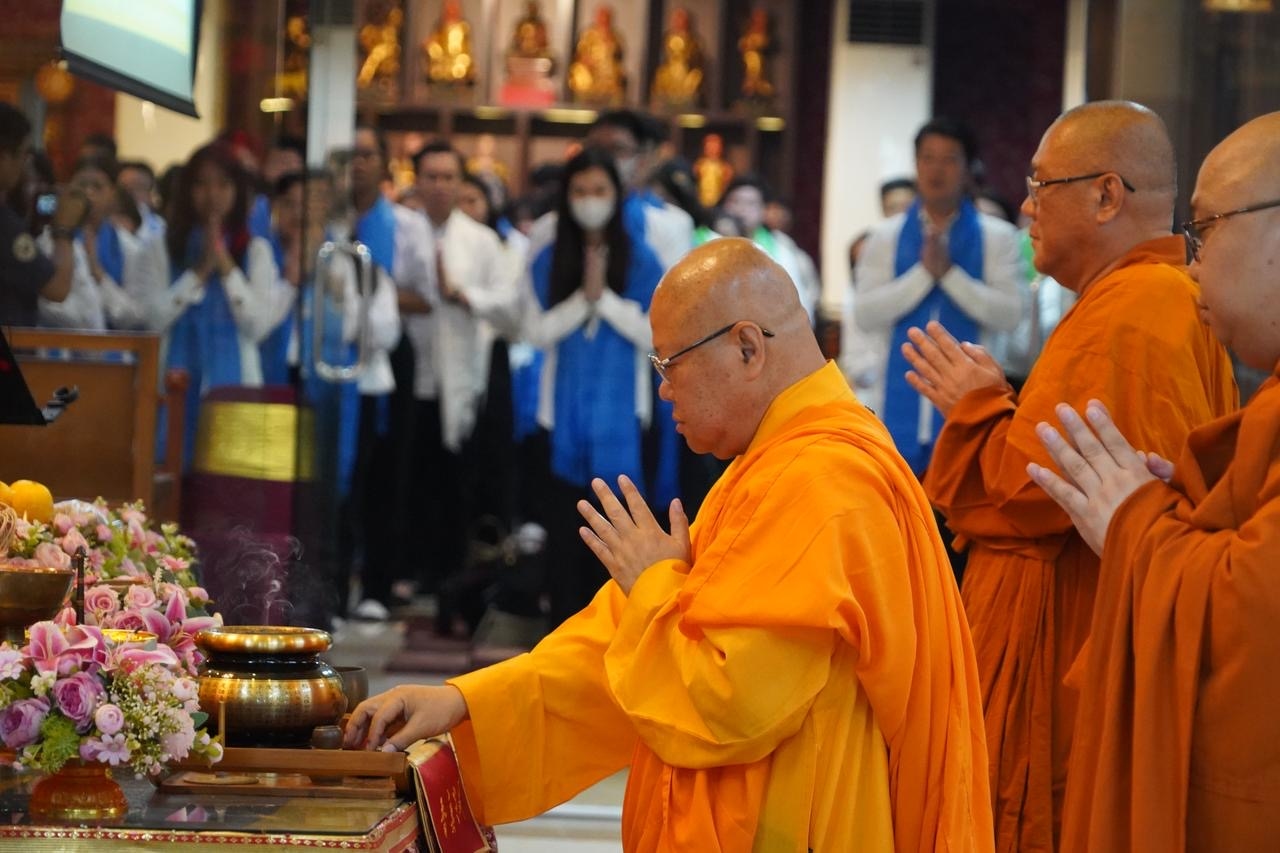 Sambut Tri Suci Waisak, Wihara Ekayana Arama Gelar Upacara Wisudhi Trisarana