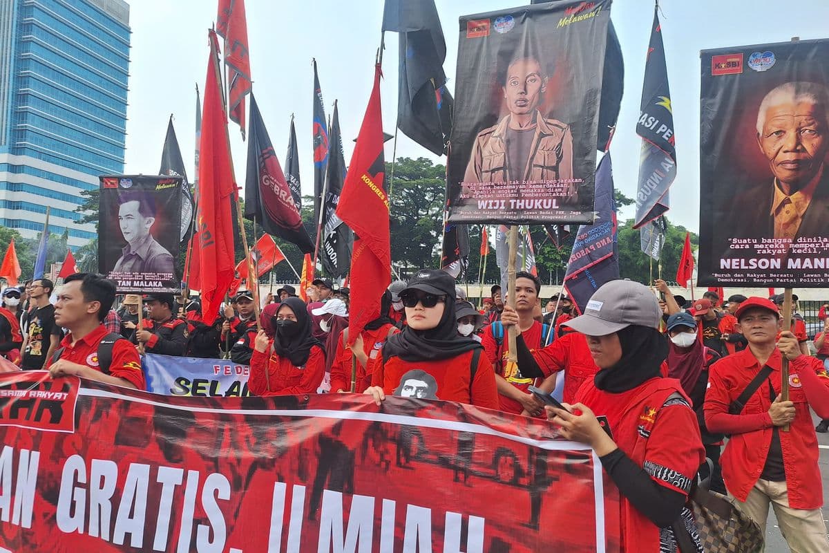 Pekerja Perempuan Soroti PHK Tidak Adil saat Demo May Day 2025 di DPR