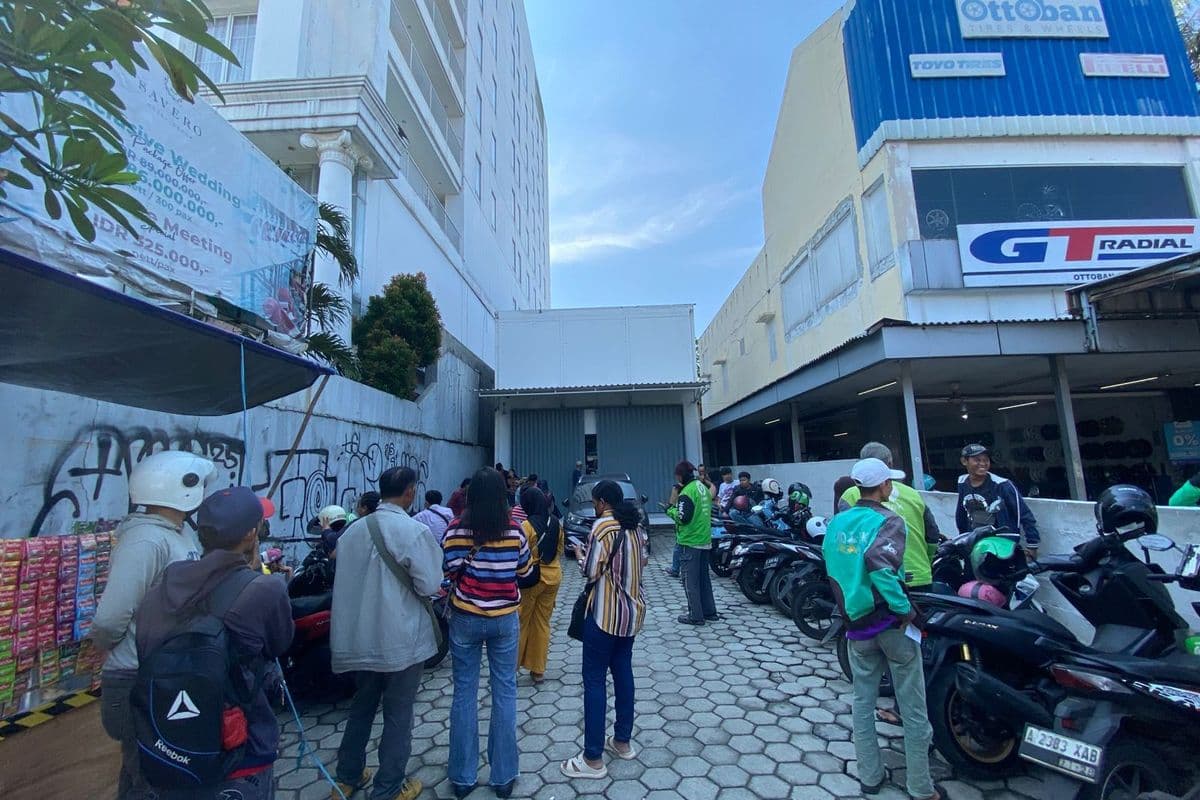 Janji Bisa Diuangkan, Warga Depok Rela Antre Verifikasi World App, Ternyata Ruko Tutup hingga Lewat Jadwal