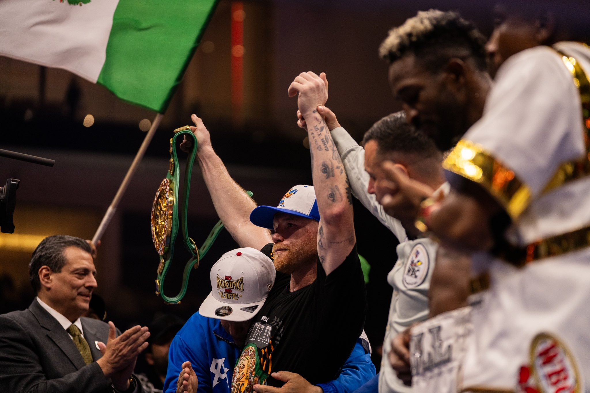 Kalahkan William Scull, Canelo Alvarez Langsung Bersiap untuk Terence Crawford September Nanti