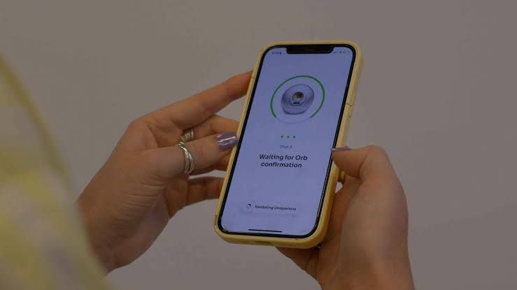 Apa Itu World App? Aplikasi yang Dibekukan Komdigi
