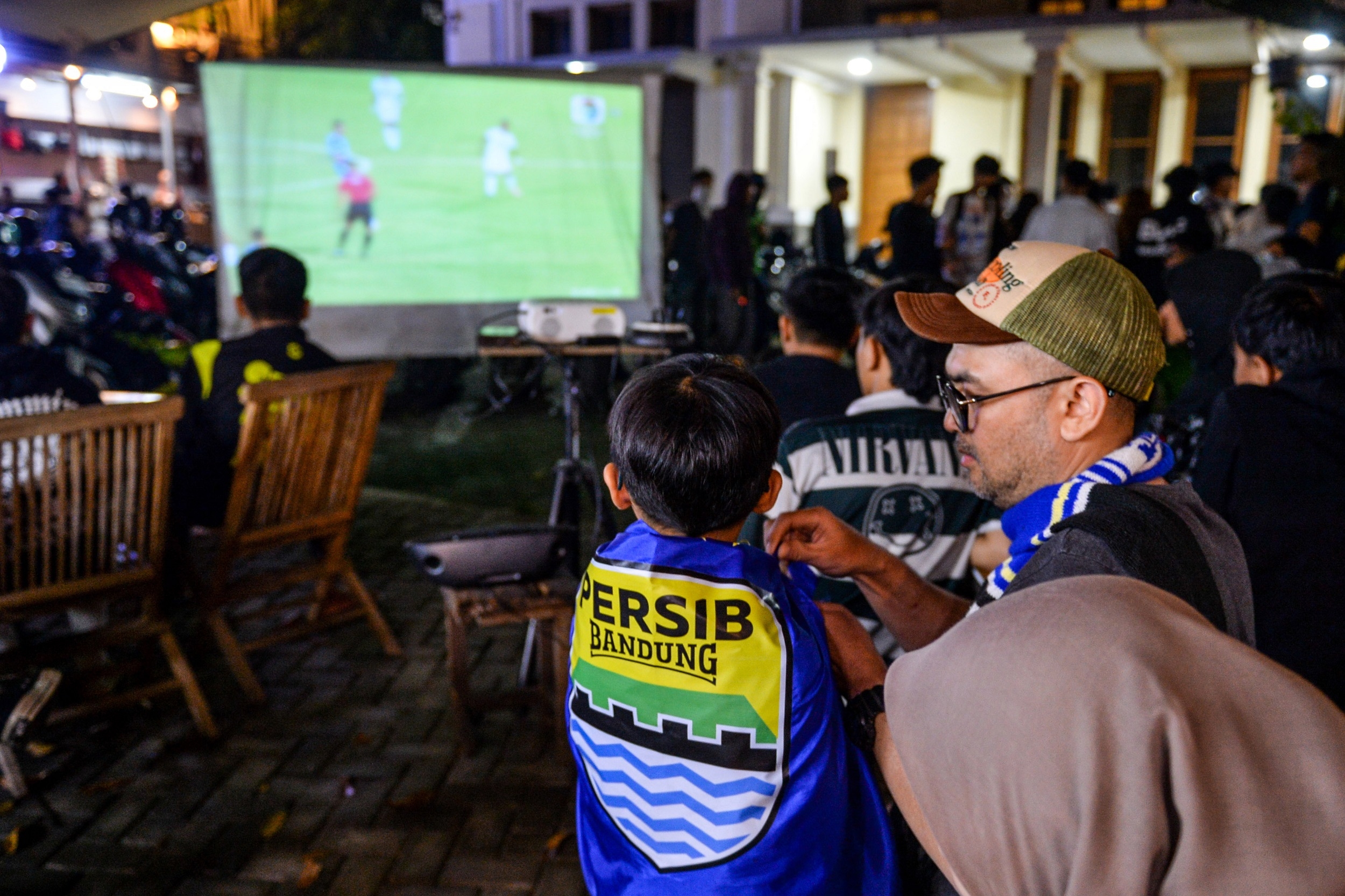 Bobotoh Bersabar, Akhirnya Bisa Rayakan Gelar Juara Persib Bandung Sambil 'Ngopi di Kafe'
