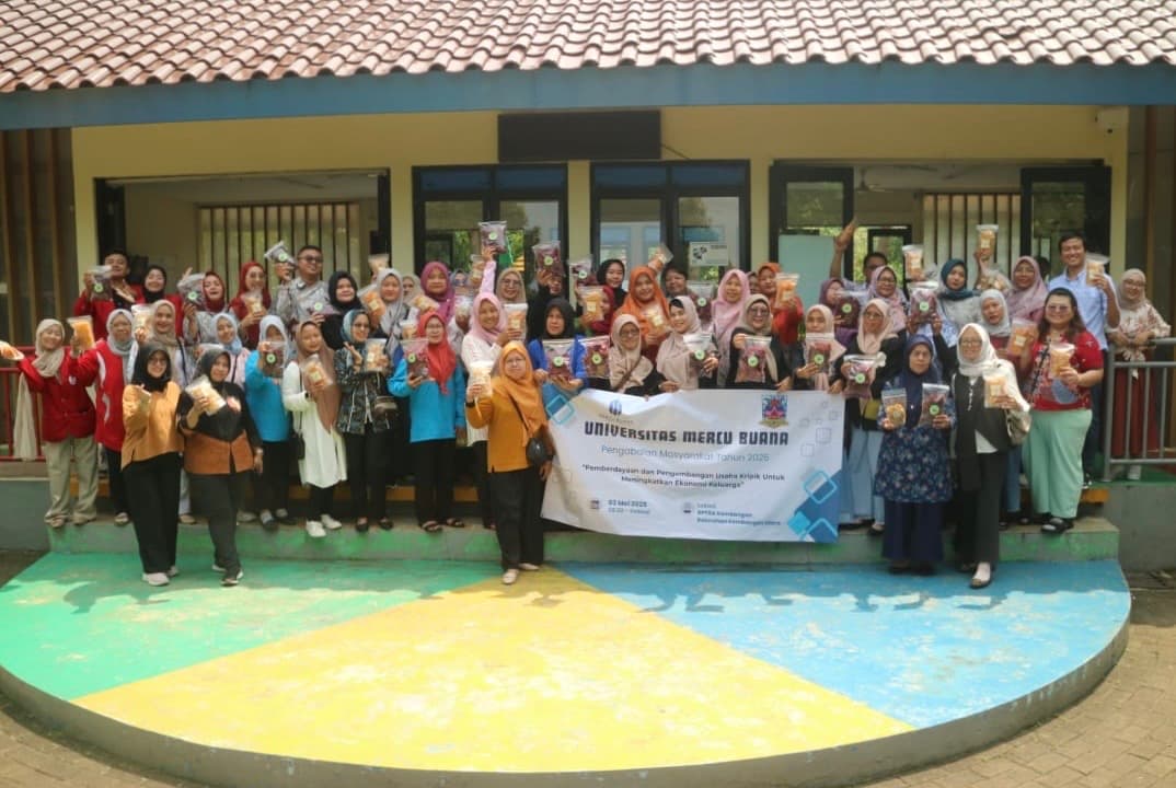 Dukung Perekonomian Keluarga, Universitas Mercu Buana Gelar Pelatihan Pembuatan Kripik di Kembangan Utara