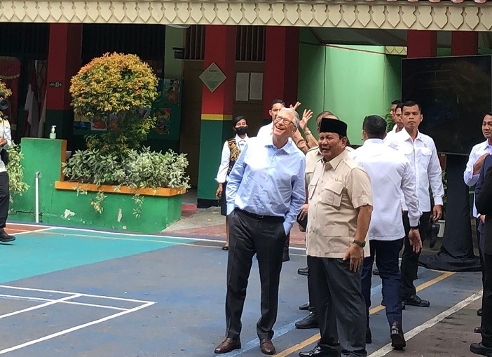 Presiden Prabowo dan Bill Gates Pantau Omprengan MBG hingga Proses Belajar di SDN Jati 03