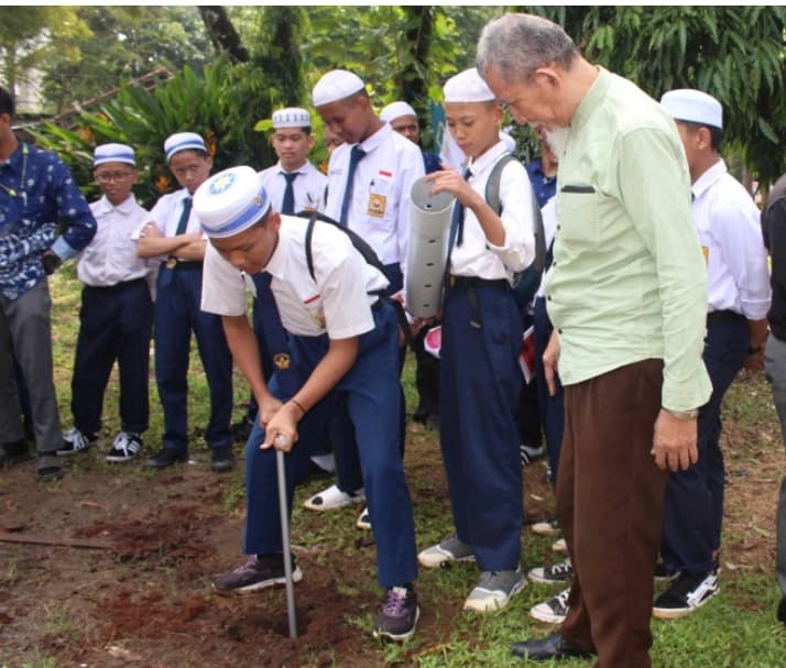 Tanamkan Kepedulian Lingkungan Sejak Dini, UNJ Gelar Edukasi Konservasi Air di SMP Al Ashriyyah Nurul Iman Parung