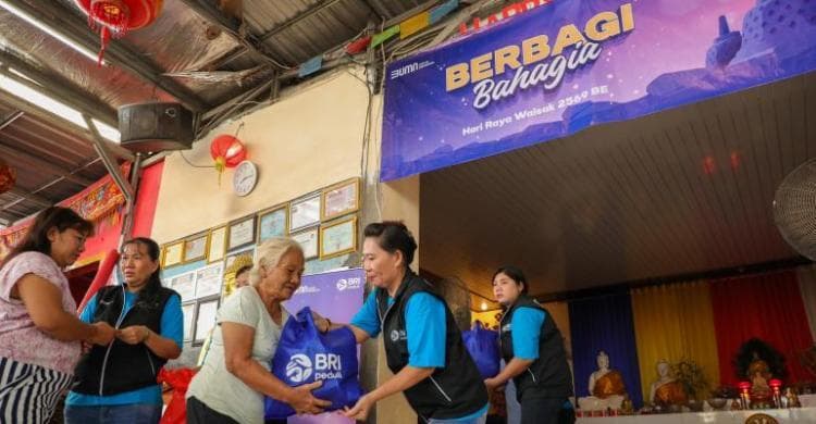 Peringati Hari Raya Waisak, BRI Salurkan Bantuan Sembako Bagi Ribuan Umat Buddha