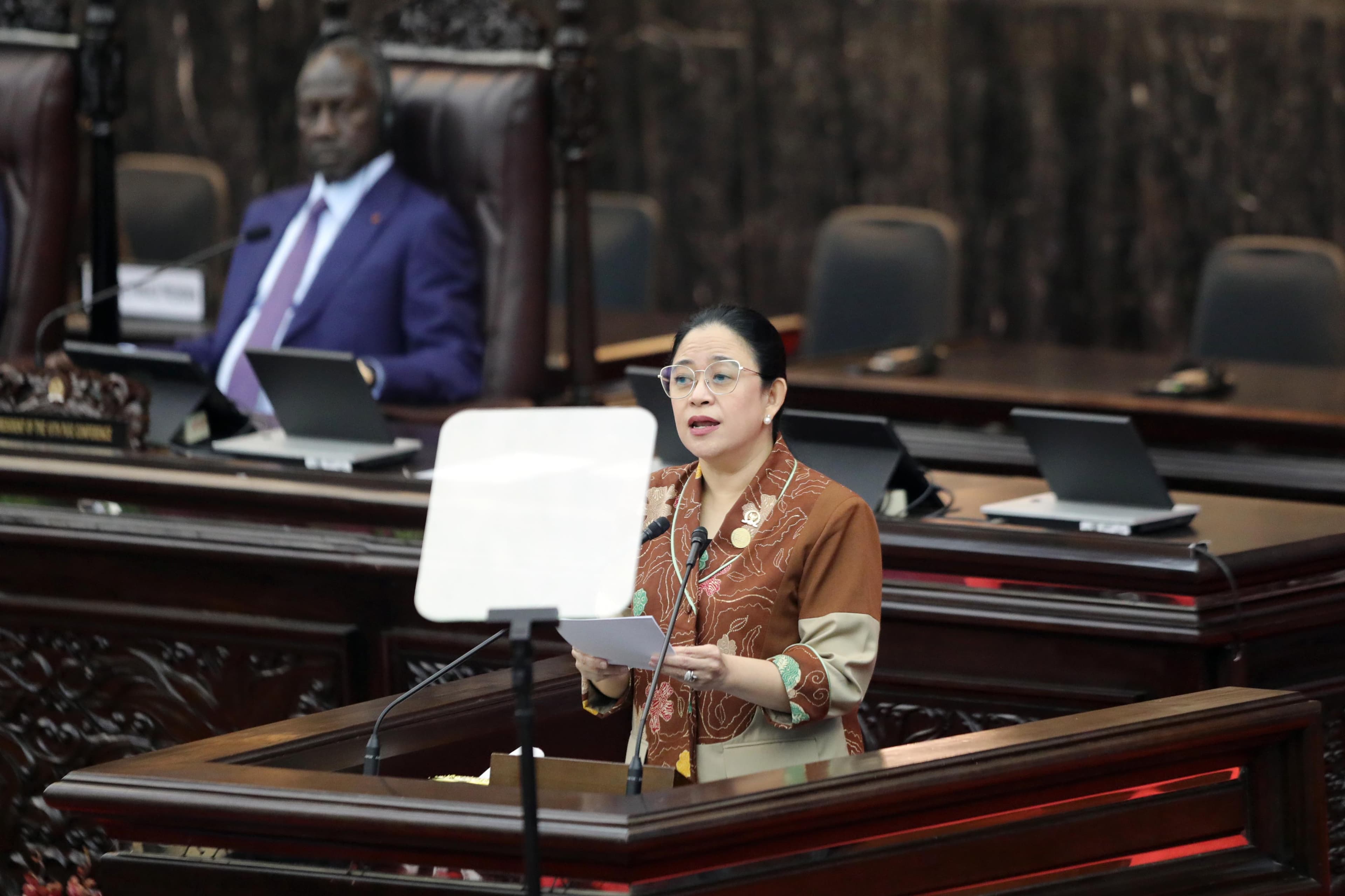 Tutup Masa Sidang DPR, Puan Soroti Lonjakan PHK hingga Dampak Tarif Trump