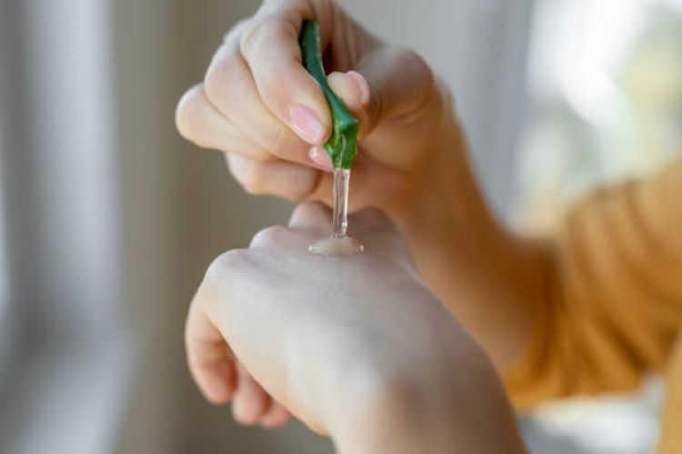 Efek Samping Penggunaan Herbal Langsung ke Kulit, Apa yang Perlu Kamu Ketahui?