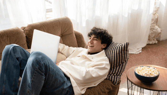 Apa Hukum Nonton Film Drama Korea di Situs Ilegal LK21? Ini Risiko dan Dampaknya