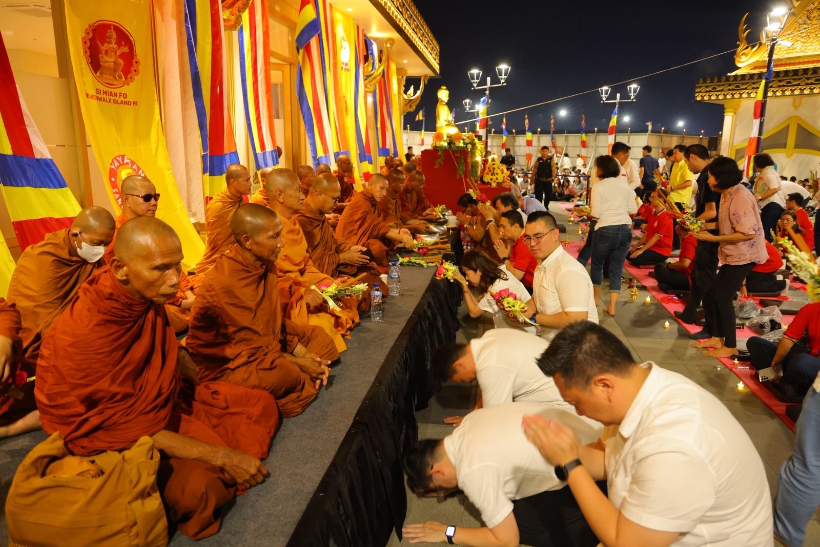 Puja Waisak Thudong: Langkah Sunyi Bhikkhu yang Menyuarakan Cinta dan Persatuan