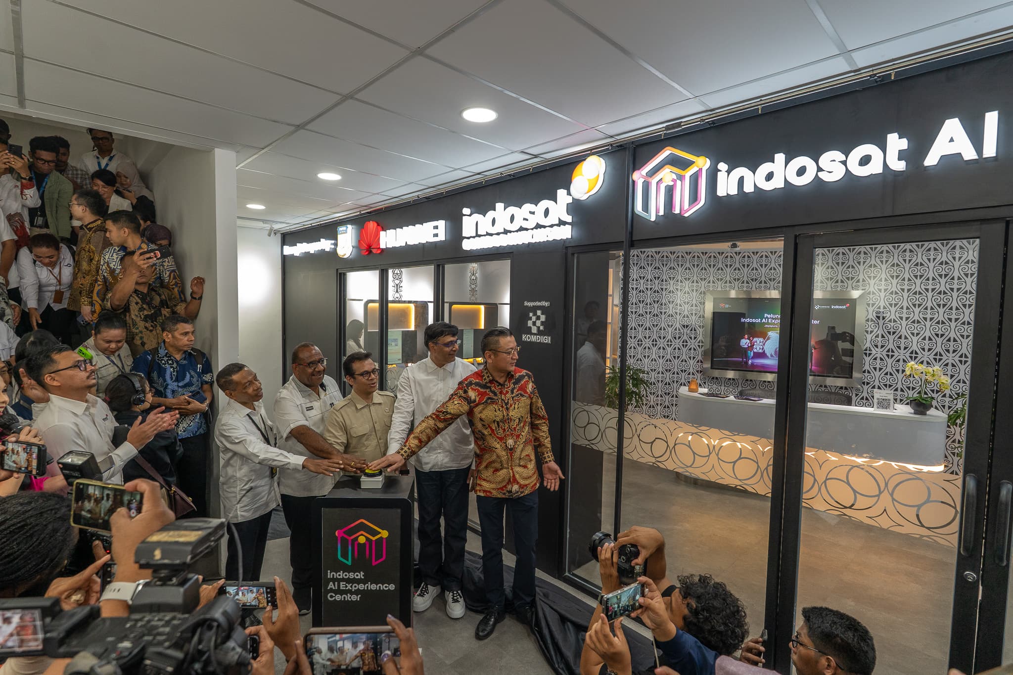 Indosat Ooredoo Hutchison Resmikan AI Experience Center di Jayapura, Bawa Teknologi AI ke Indonesia Timur