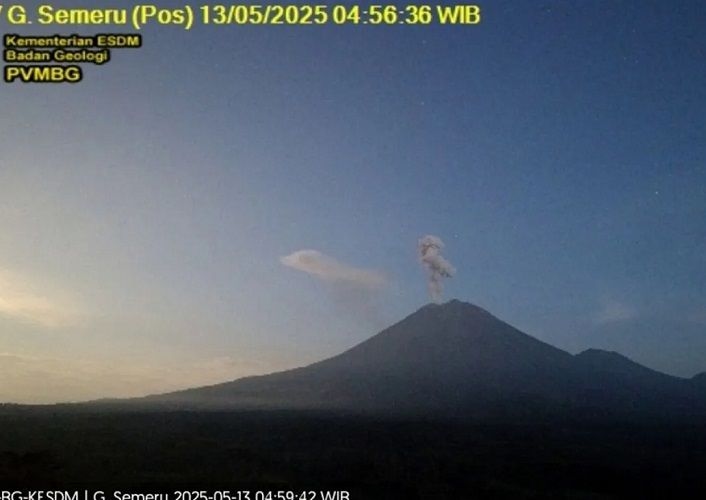 Gunung Semeru Erupsi Empat Kali di Akhir Pekan