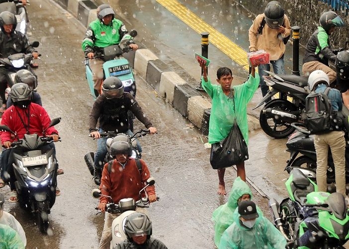 Hujan Ringan Iringi Malam Minggu di Jakarta