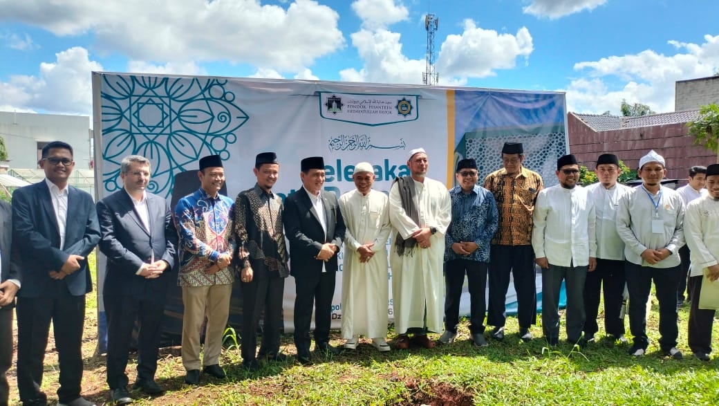 Wakil Menteri Agama Lakukan Peletakan Batu Pertama Pesantren Hidayatullah Depok