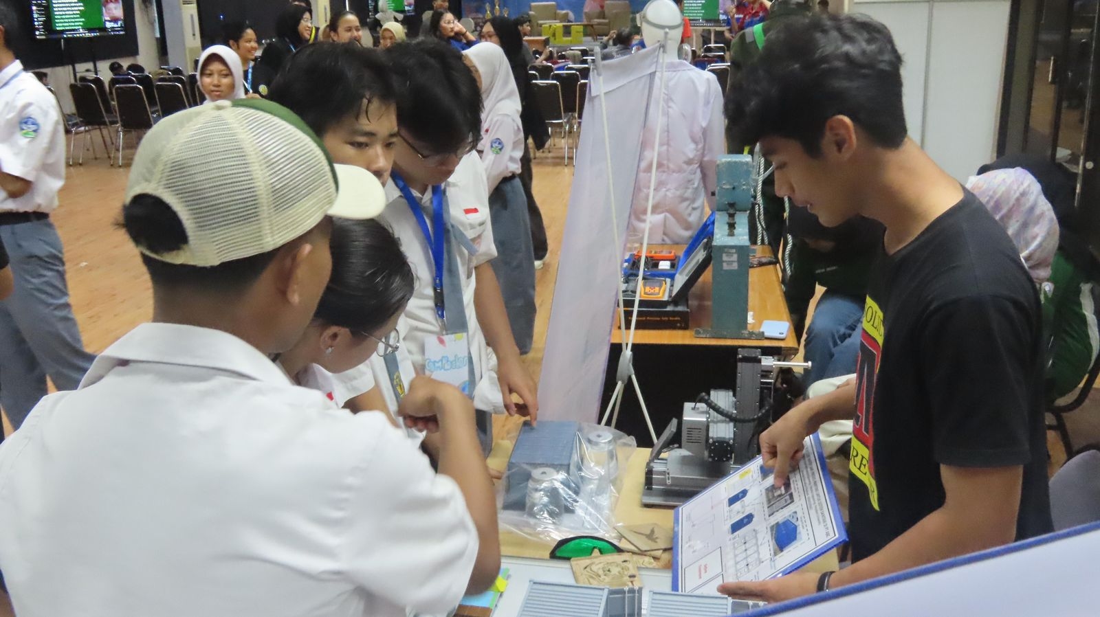 BEM Fakultas Teknik President University Kenalkan Dunia Teknik Lewat KLE 2025