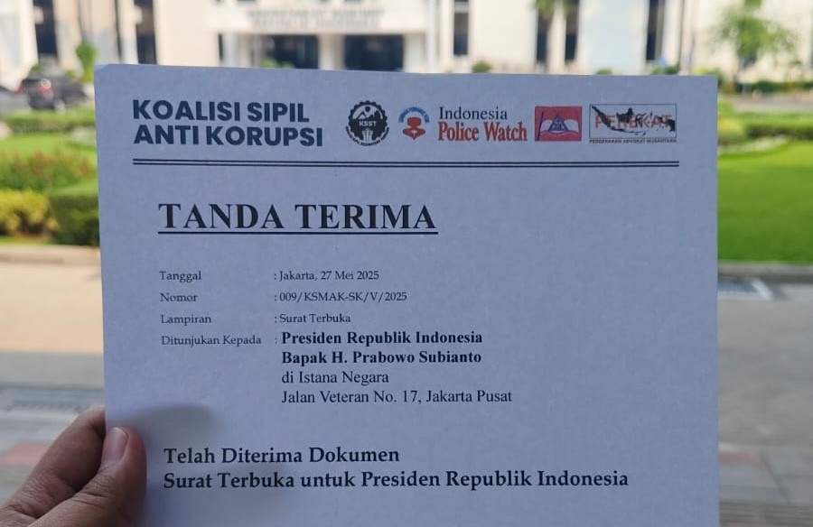 Koalisi Sipil Masyarakat Anti Korupsi Kirimkan Buku ‘Berantas Korupsi’ kepada Presiden