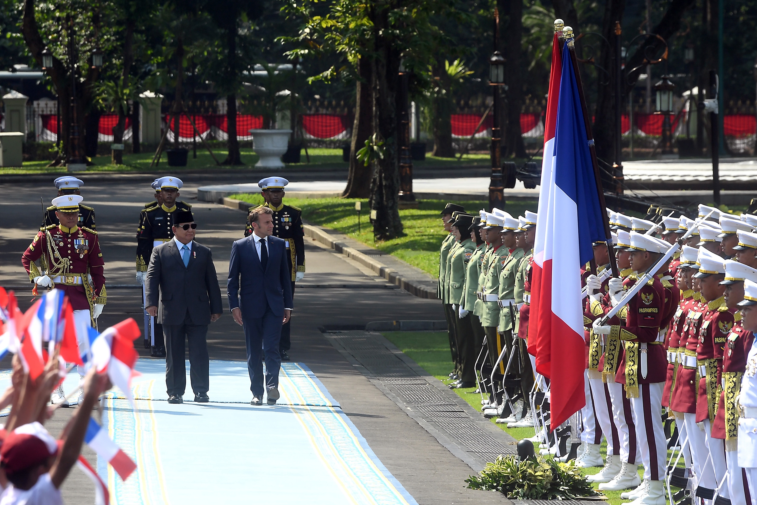 Prabowo Diundang Presiden Macron Hadiri Peringatan Hari Bastille di Prancis