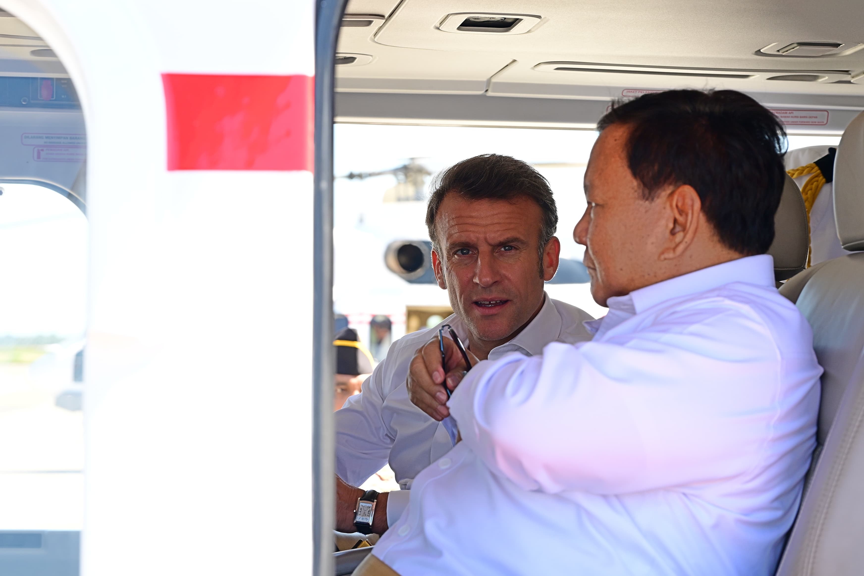 Prabowo-Presiden Macron Naik Helikopter dan Mobil Maung Menuju Akmil Magelang