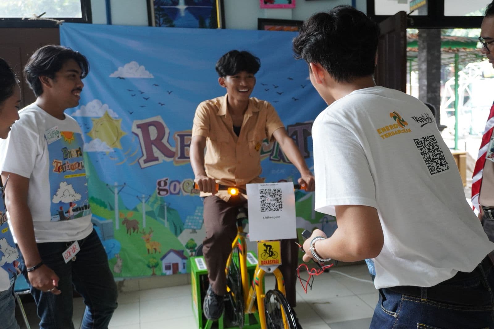 Ruang Kelas ke Aksi: Pentingnya Siswa Belajar Transisi Energi Bersih