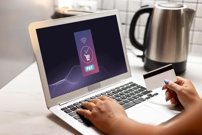 Bagaimana Perlindungan Hukum yang Diberikan kepada Nasabah yang Menggunakan Transaksi Online? Jelaskan Secara Akurat